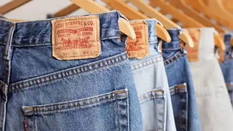 Imagen 1 de Levi's tira la casa por la ventana y 'regala' sus pantalones vaqueros con descuentos de hasta el 61% (una idea perfecta para Reyes)