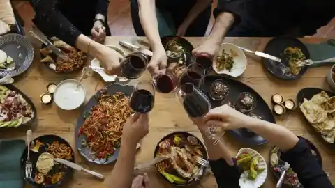 Imagen 1 de ¿Es buena idea hacer ayuno después de una cena muy pesada?