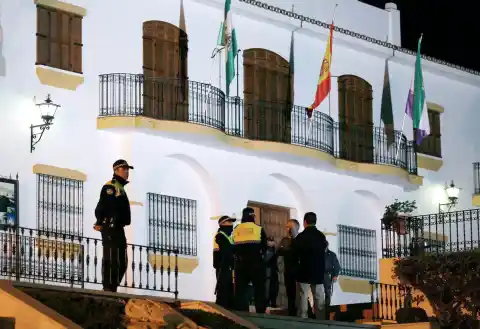 Imagen 1 de Mueren dos menores en el incendio de una vivienda en Alhaurín el Grande (Málaga)