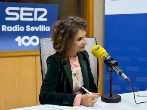 Imagen 1 de Montero sobre la gestión sanitaria en Andalucía: “Moreno quiere coquetear con el copago”