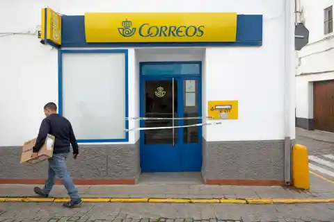Imagen 1 de Correos sube un 7,9% los sellos nacionales y un 5,5% los paquetes para 2026