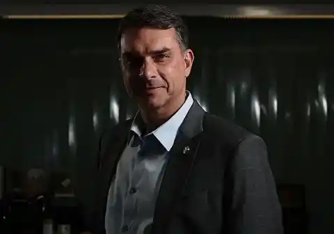 Imagen 1 de Bolsonaro confirma la candidatura presidencial de su hijo antes de su octava cirugía