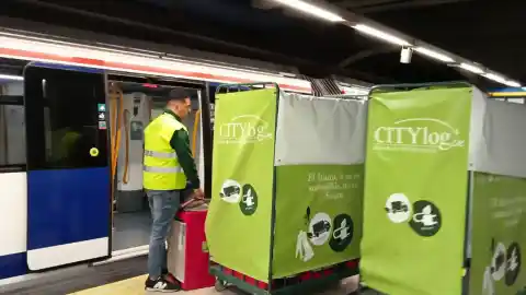Imagen 1 de Metro de Madrid se asocia con seis empresas para implantar el transporte de paquetes