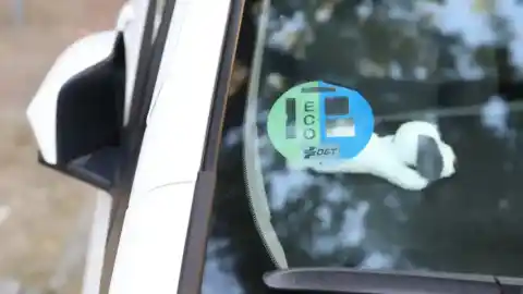 Imagen 1 de ¿Van a cambiar las pegatinas de la DGT en 2026? Claves sobre la ley de movilidad sostenible