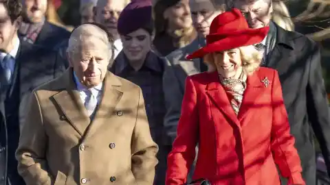 Imagen 1 de La familia real británica asiste a la misa de Navidad sin el expríncipe Andrés, hermano del rey