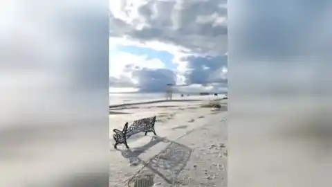 Imagen 1 de Blanca Navidad en Andalucía: las tormentas intensas dejan las playas blanca por granizo