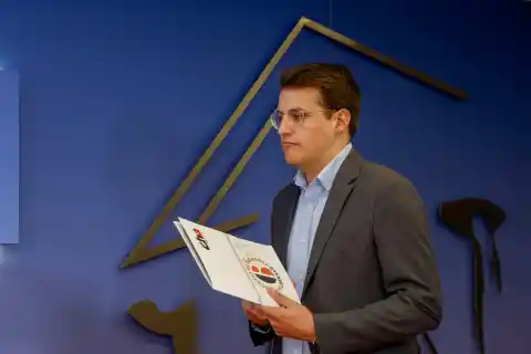 Imagen 1 de El diputado de Sumar Jorge Pueyo será cabeza de lista de CHA por Zaragoza