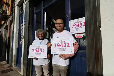 Imagen 1 de De la alegría de tener el Gordo a temer no cobrarlo: reunión de premiados en Villamanín