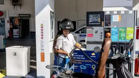 Imagen 1 de El precio de la gasolina marca mínimos anuales