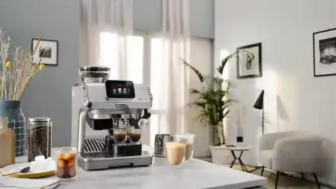 Imagen 1 de Del grano a la taza: las 3 cafeteras De'Longhi con pantalla táctil que arrasan en 2025