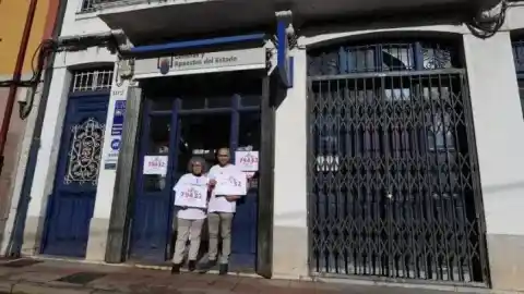 Imagen 1 de Los agraciados de 'El Gordo' en Villamanín ceden parte del premio para que todos puedan cobrar