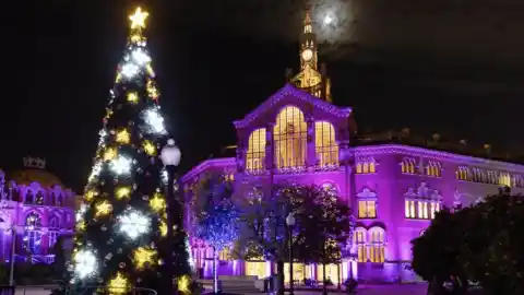 Imagen 1 de Vuelven Els llums de Sant Pau a Barcelona: fechas, entradas y qué esperar en el precioso espectáculo