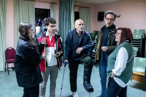 Imagen 1 de Los grandes derrotados del Gordo de Navidad de Villamanín, 15 jóvenes de entre 18 y 25 años: “Hoy hemos perdido amigos”