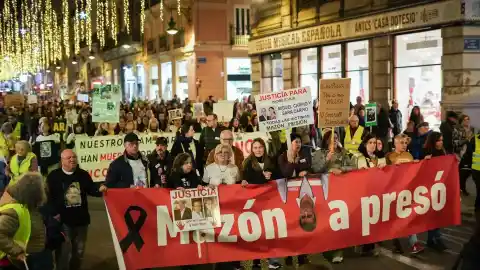 Imagen 1 de Aplazada por la previsión meteorológica la manifestación con el lema 'Mazón a presó'