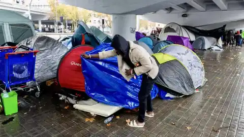 Imagen 1 de Realojados ya 147 de los desalojados del antiguo instituto de Badalona