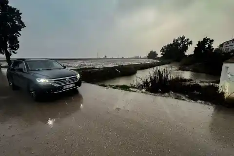 Imagen 1 de La Guardia Civil halla el cadáver de un hombre en un canal de riego de Isla Mayor