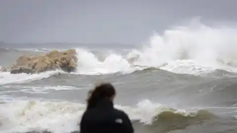 Imagen 1 de El azote de la tempestad y otras imágenes del día