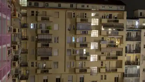 Imagen 1 de Lo que dice la Ley si tu vecino no paga la comunidad: embargos y posibles sanciones