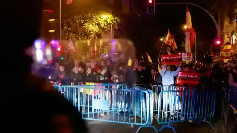 Imagen 1 de Vox se distancia de Revuelta, a la que acusa de desviar fondos con la dana