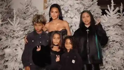 Imagen 1 de Lluvia de críticas a Kim Kardashian por regalarle a cada uno de sus cuatro hijos un cachorro: "Está mal"