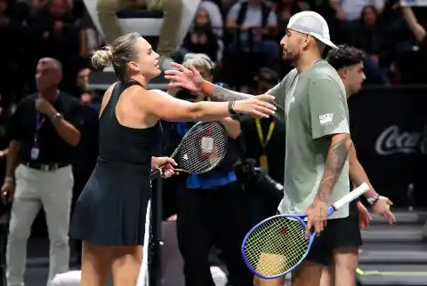 Imagen 1 de Kyrgios gana la falsa batalla de los sexos del tenis a Sabalenka en Dubái