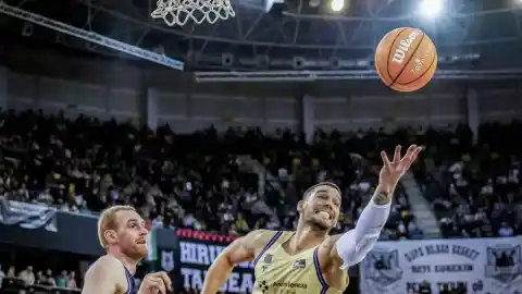 Imagen 1 de El Barça se impone en Bilbao, donde no había ganado nadie