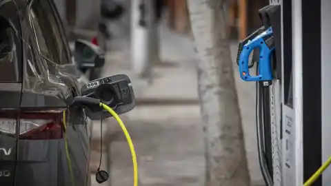 Imagen 1 de Cataluña amplía en 73,5 millones el presupuesto de la línea de ayudas Moves III para fomentar la compra de coches eléctricos