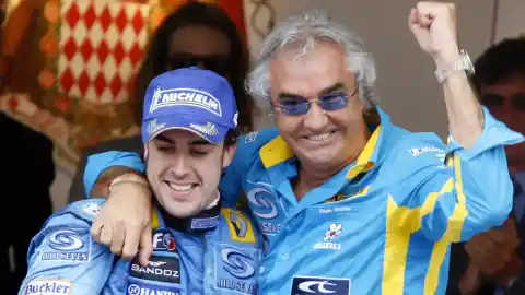 Imagen 1 de Flavio Briatore se rinde a Alonso al recordar el Mundial de 2005: "Estaba seguro de que era especial, pero era algo más que eso"