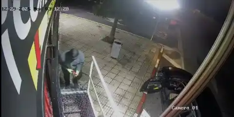 Imagen 1 de Roban la caja fuerte del famoso ‘Camión de los regalos’ de la lotería de Extremadura: “Me la han liado”