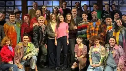 Imagen 1 de Los reyes y sus hijas asisten por sorpresa el musical 'Rent', en un teatro municipal de Madrid