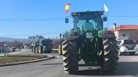 Imagen 1 de Una tractorada colapsa el centro de Ourense para protestar contra el acuerdo de la UE con Mercosur