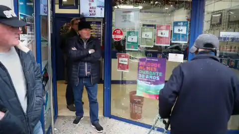 Imagen 1 de El juzgado archiva el caso contra el lotero de Lugo acusado de simular un robo de 400.000 euros