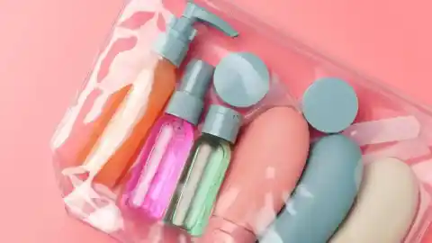 Imagen 1 de ¿Cuántos botes de 100 mililitros se pueden llevar en el avión? Preguntas y respuestas de todo lo que tienes que saber antes de viajar