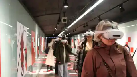 Imagen 1 de Un viaje inmersivo es la estación final de la exitosa celebración del centenario del metro de Barcelona