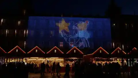 Imagen 1 de La Navidad brilla en la Plaza Mayor con un impresionante espectáculo de luz
