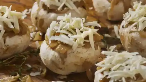 Imagen 1 de Champiñones rellenos de bacon y cebolla: un entrante fácil, barato y delicioso para triunfar en Año Nuevo