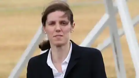 Imagen 1 de La niñera española de los hijos de los príncipes de Gales, condecorada por el rey Carlos con la Medalla Real Victoriana