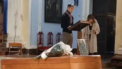 Imagen 1 de Los vecinos se despiden de Cecilia Giménez, artífice del éxito del 'Ecce Homo' de Borja, en su funeral