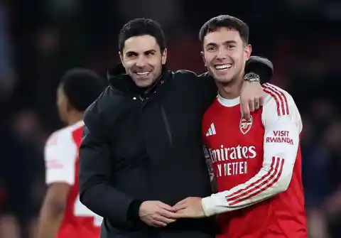 Imagen 1 de Mikel Arteta detiene la escalada de Unai Emery en la Premier