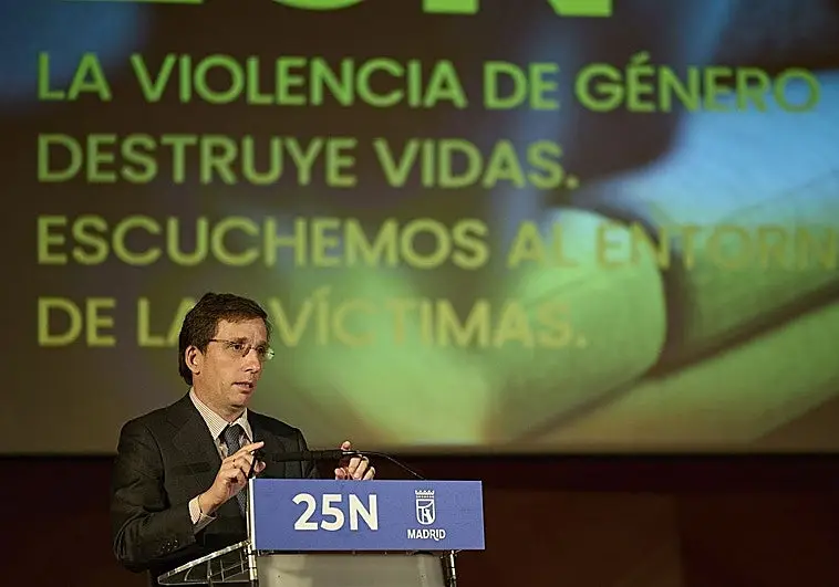 Imagen 1 de Almeida hace autocrítica y presiona a la oposición por el 25N ante la falta de acuerdo: «No estamos a la altura»