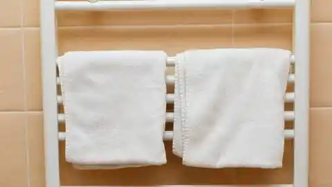 Imagen 1 de El toallero eléctrico con mejor relación calidad-precio de Amazon no necesita instalación