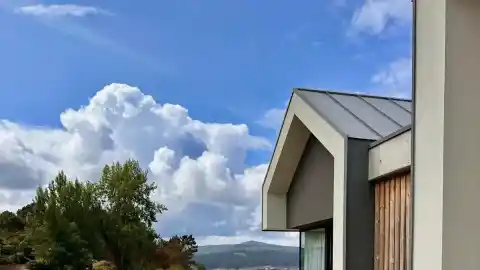 Imagen 1 de Balarés, motivos para acercarse a comer al fin del mundo