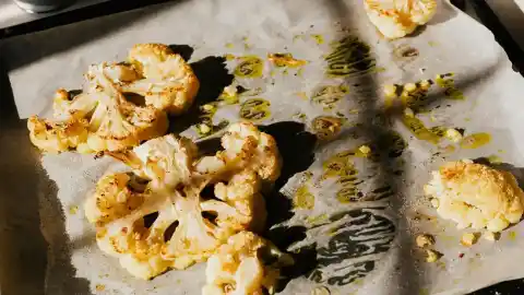 Imagen 1 de Filetes de coliflor al horno, la forma más sorprendente y barata de comer verdura como si fuera carne