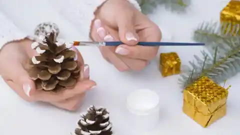 Imagen 1 de Las 5 ideas de manicuras ideales para mujeres mayores de 60 años estas Navidades