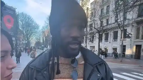 Imagen 1 de Un bar de Bilbao expulsa al actor Sambou Diaby tras confundirlo con un 'mantero': "Me siento humillado y decepcionado"