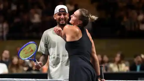 Imagen 1 de Kyrgios defiende a Sabalenka tras la 'Batalla de los Sexos': "Djokovic, Nadal, Federer y Murray... todos perdieron contra mí"