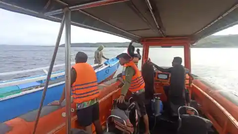 Imagen 1 de Indonesia amplía el radio de búsqueda para encontrar a Fernando y los dos niños desaparecidos en el naufragio