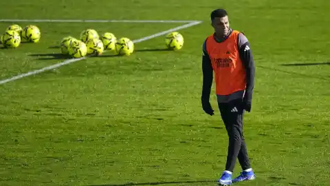 Imagen 1 de El peor final de año para Kylian Mbappé: se lesiona una rodilla y peligra la Supercopa de España
