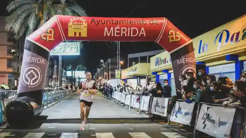 Imagen 1 de Dos corredores de la San Silvestre de Mérida, en la UCI tras sufrir paradas cardiorrespiratorias