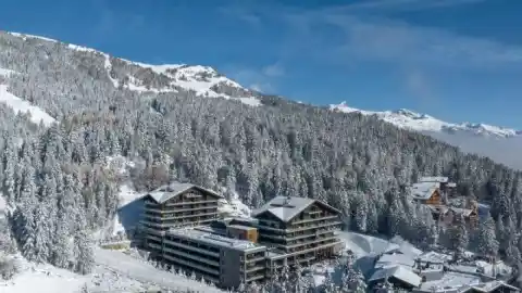 Imagen 1 de Varios muertos por una explosión en un bar de una estación de esquí de Suiza en Año Nuevo